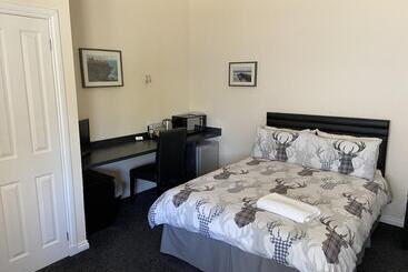 پانسیون Ivy Cottage Serviced Accommodation