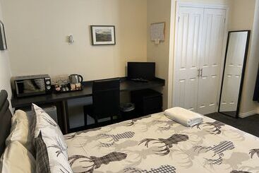 پانسیون Ivy Cottage Serviced Accommodation