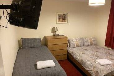 پانسیون Ivy Cottage Serviced Accommodation