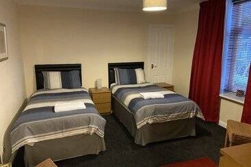 پانسیون Ivy Cottage Serviced Accommodation