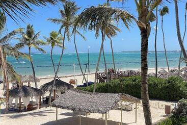 Sol Caribe Suites Deluxe Beach Club And Pool