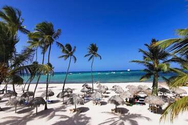 Sol Caribe Suites Deluxe Beach Club And Pool
