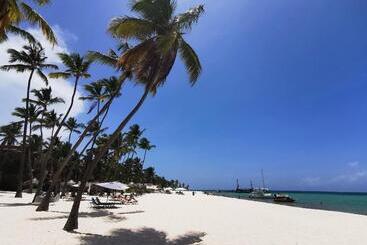 Sol Caribe Suites Deluxe Beach Club And Pool