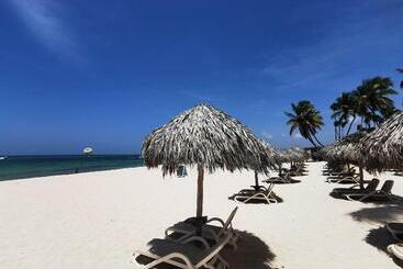 Sol Caribe Suites Deluxe Beach Club And Pool