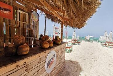 Sol Caribe Suites Deluxe Beach Club And Pool