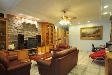 تختخواب و صبحانه Dog House