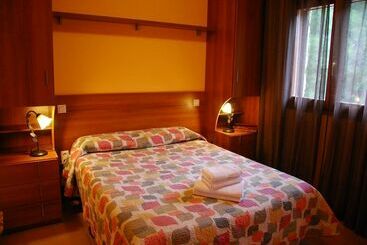 Hotel Camping El Roble