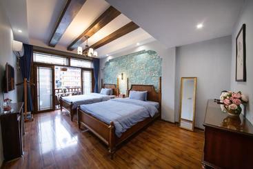 پانسیون Flower Time Inn