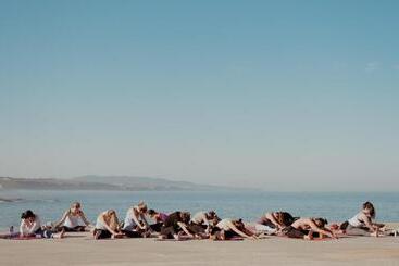 هاستل The Salty Pelican Yoga & Surf Retreat