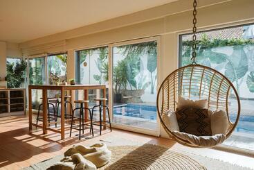 هاستل The Salty Pelican Yoga & Surf Retreat