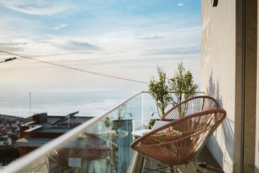 هاستل The Salty Pelican Yoga & Surf Retreat
