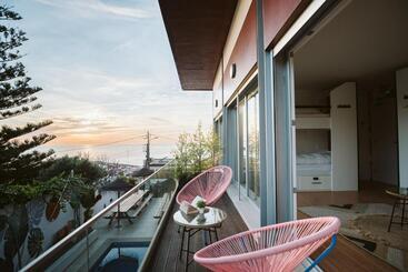 هاستل The Salty Pelican Yoga & Surf Retreat