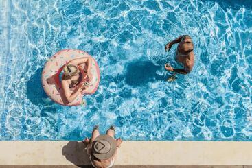 هاستل The Salty Pelican Yoga & Surf Retreat