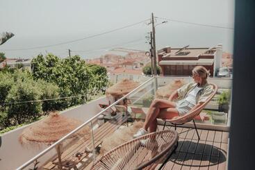 هاستل The Salty Pelican Yoga & Surf Retreat