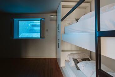 هاستل The Salty Pelican Yoga & Surf Retreat