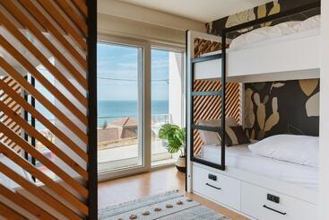 هاستل The Salty Pelican Yoga & Surf Retreat