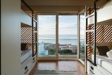 هاستل The Salty Pelican Yoga & Surf Retreat
