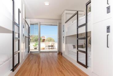 هاستل The Salty Pelican Yoga & Surf Retreat