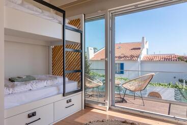 هاستل The Salty Pelican Yoga & Surf Retreat