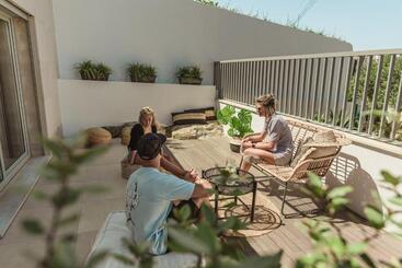 هاستل The Salty Pelican Yoga & Surf Retreat