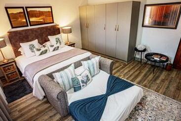 تختخواب و صبحانه Jonkershoek Guest Farm