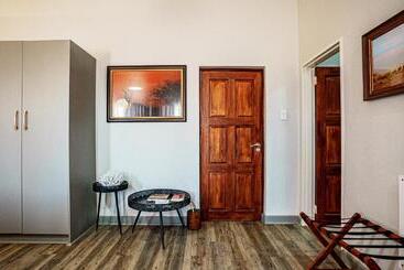 تختخواب و صبحانه Jonkershoek Guest Farm