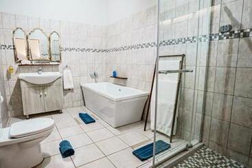تختخواب و صبحانه Jonkershoek Guest Farm