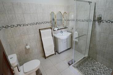تختخواب و صبحانه Jonkershoek Guest Farm