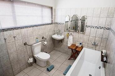 تختخواب و صبحانه Jonkershoek Guest Farm