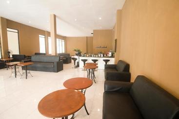 هتل Capital O 3327 Grand Tawiri