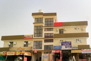 هتل Oyo 72186 Joy Rooms Bawana Industrial Area