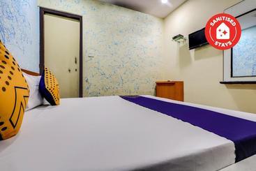 هتل Spot On 70774 Rajshree