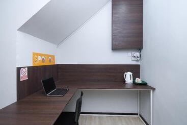 هتل Spot On 89838 Lm Residence