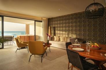בית מלון כפרי The Fives Oceanfront