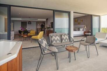 هتل The Fives Oceanfront