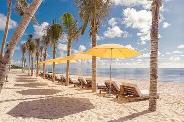 בית מלון כפרי The Fives Oceanfront