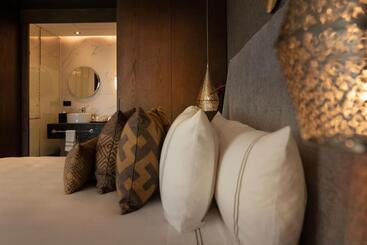 هتل The Fives Oceanfront