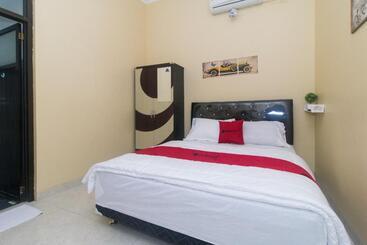 פנסיון Reddoorz Syariah Near Stasiun Madiun
