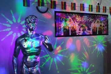تختخواب و صبحانه Mardi Gras
