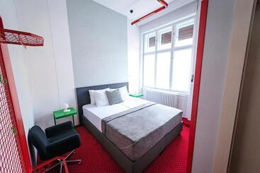 تختخواب و صبحانه Pb Urban Garden Stay With Secured Parking