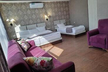 هتل Cherry Garden Boutique