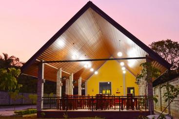 هتل Monarch Residence