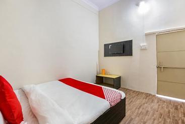 هتل Oyo 69647 Yash Lodge