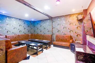 هتل Reddoorz Near City Walk Lippo Cikarang