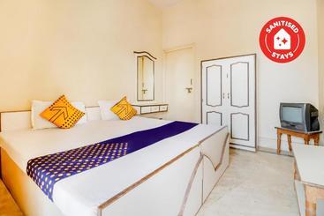 ホテル Spot On 42624  Tarun Residency