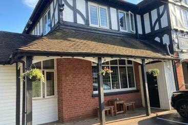 هتل The Woodhouse Inn