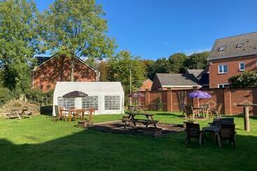 هتل The Woodhouse Inn