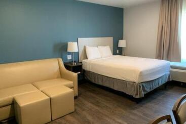 هتل Candlewood Suites Pecos, An Ihg