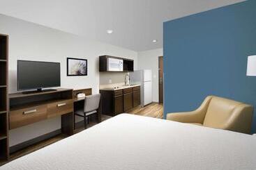 هتل Candlewood Suites Pecos, An Ihg