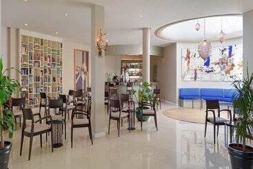 هتل H10 White Suites